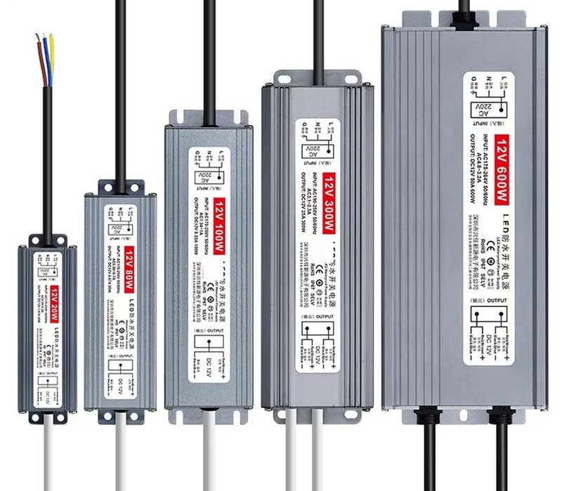 防水LED電源、IP67規格、AC110V/220VからDC - Outdoor Use Power Strip のレビューと価格
